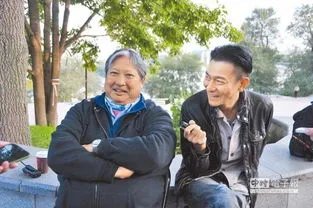 洪金宝来六安干什么 坐轮椅现身六安