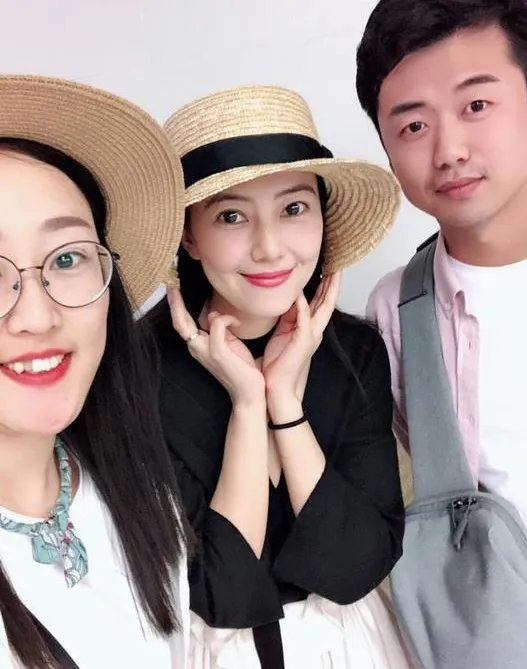 网友泰国偶遇高圆圆是不是又瘦又美？