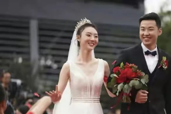 301对航天新人举办集体婚礼,为啥航天人都喜欢在这种节日结婚?