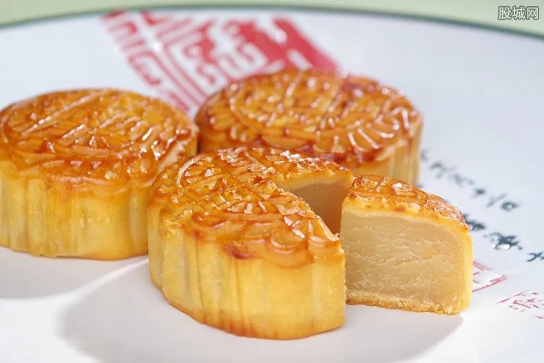 月饼制假窝点在化粪池边 产量在每日3万盒左右