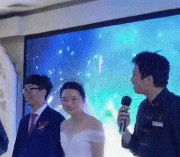 邓超客串武汉新人婚礼司仪,现场都来了哪些明星?