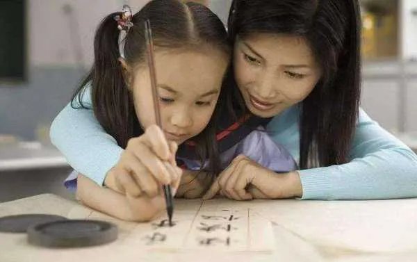 男子摔打2岁幼儿被刑拘,他会受到什么刑罚?