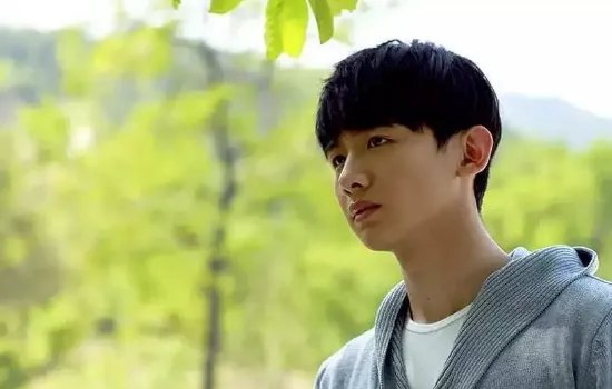 王嘉尔回复白敬亭说我爱你，他们俩还有哪些有趣互动？