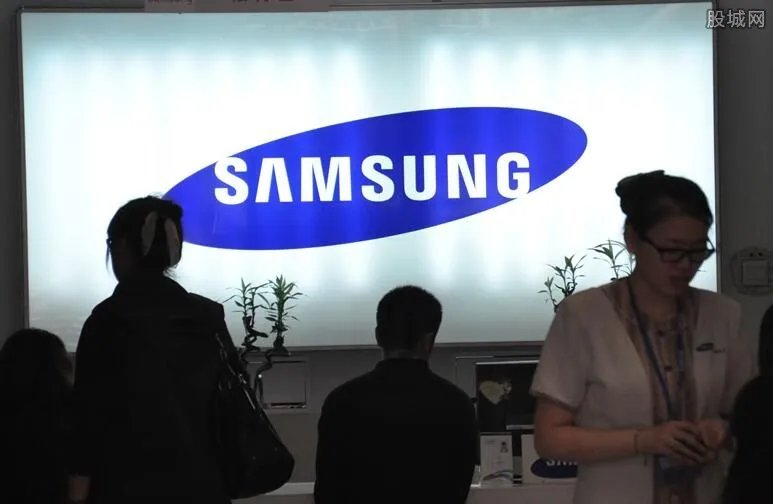 三星回应手机爆炸 突然爆炸皮肤被烧伤被监控拍下