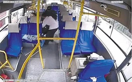 公交车变救护车是怎么回事？