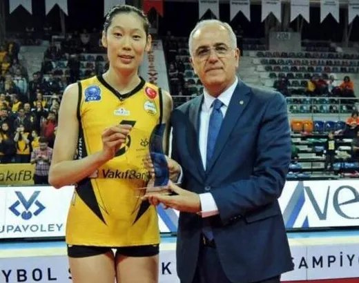 朱婷一年五冠四MVP吗？