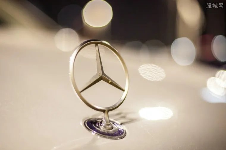 新购奔驰发现维修 事故车竟当新车卖揭惊人内幕