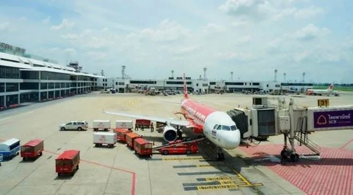 泰国迎宾强颜笑背后发生了什么?