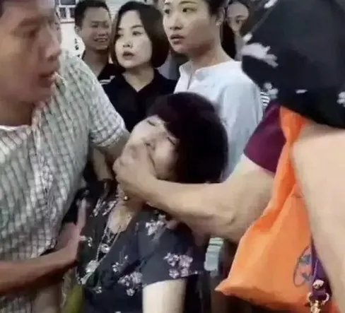 摔损翡翠赔3000元有最新消息了吗？