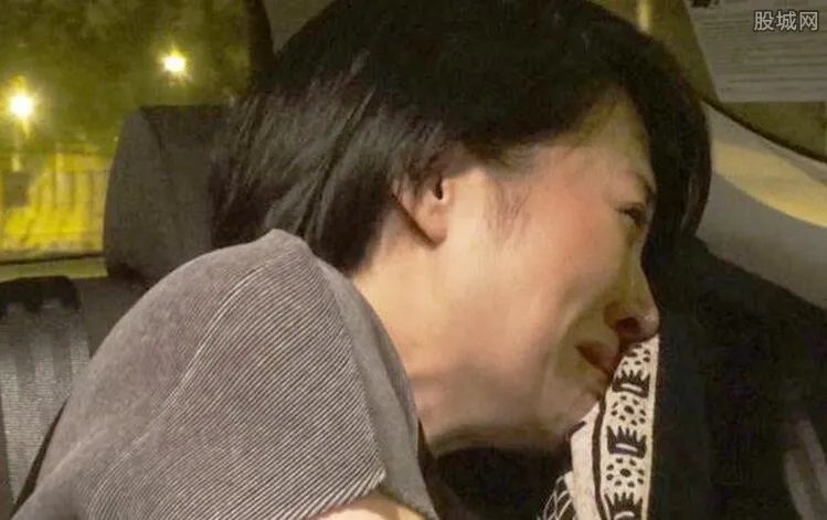 花儿与少年许晴哭 被大家孤立崩溃大哭？