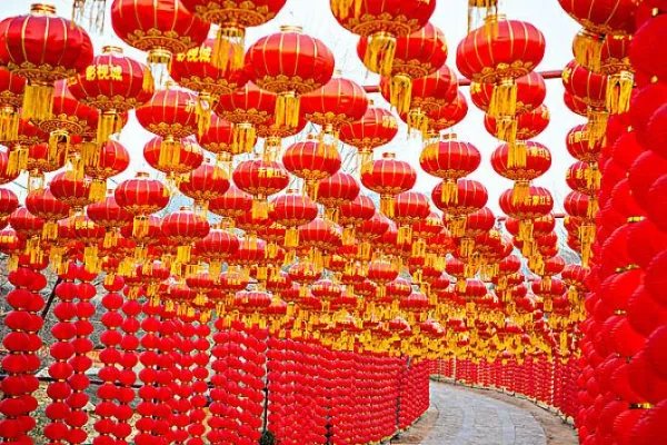 女孩提到去年春节哽咽了，去年春节你是怎么度过的？