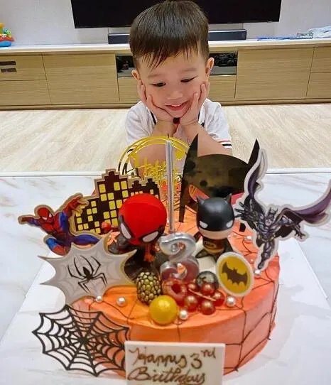 胡杏儿隔空为大儿子庆生是怎么回事