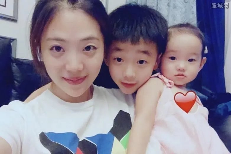 奥运冠军杨威二胎女儿曝光 杨阳洋有了两个小妹妹了