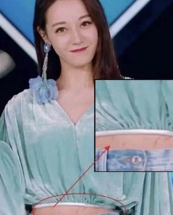 迪丽热巴肚子上怎么有妊娠纹 真实迪丽热巴素颜照片