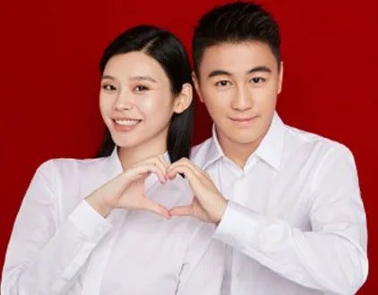 我不是有无限额度的富二代，何猷君这话什么意思呢？