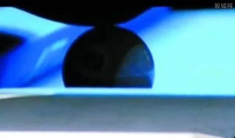 潘晓婷胸碰到球 被裁判谢郁萱指出是犯规