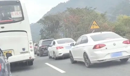 十一高速堵车吗