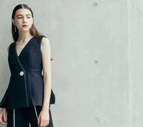 女模特走秀时死亡经历了什么 模特璀璨人生竟然穷困潦倒