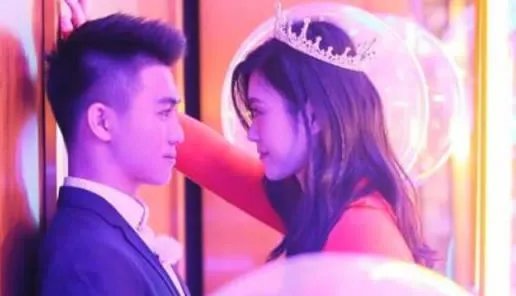 何猷君奚梦瑶吻别照片曝光:甜蜜热恋期为什么不官宣