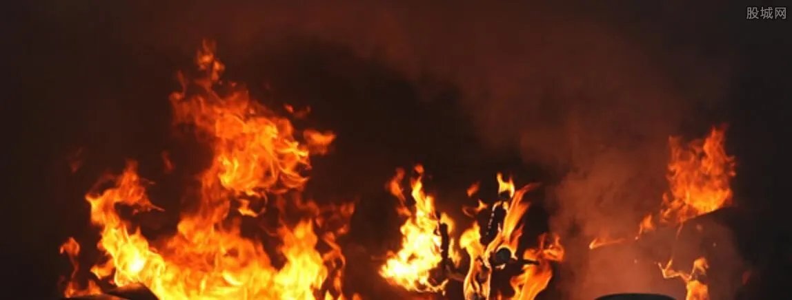 叙军事机场爆炸 8人死亡现场十分惨烈