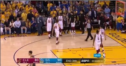 库里和帕金斯之间发生了什么？