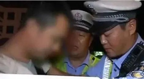 男子冒充交警查车是怎么回事？