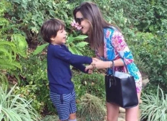 米兰达可儿怀三胎,十个月前刚为富豪老公生完子