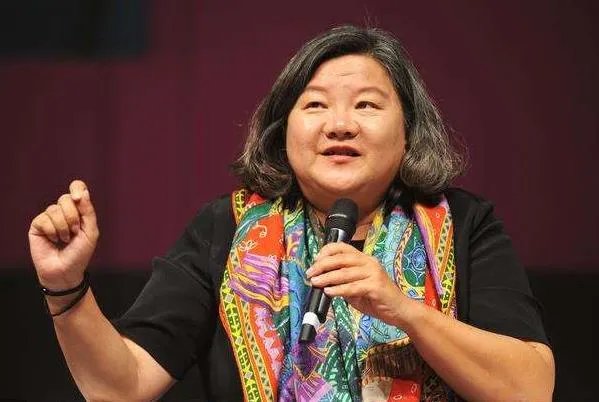 洪晃个人资料简介：洪晃的真实身世