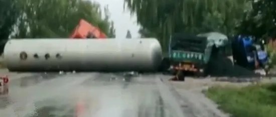 宁夏同心三车连撞事故有人伤亡吗？