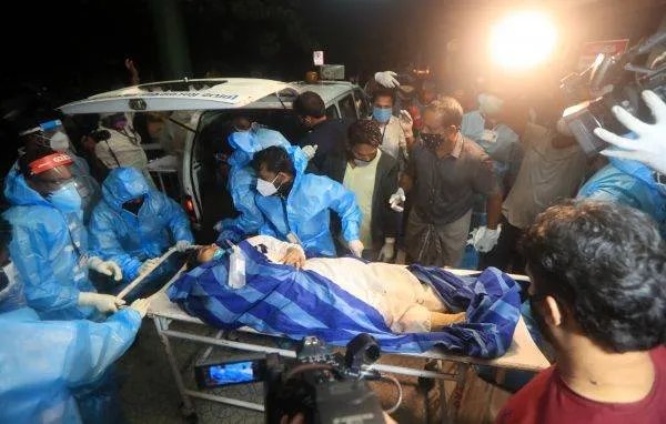 印度客机断成两截,造成事故的原因是什么呢?