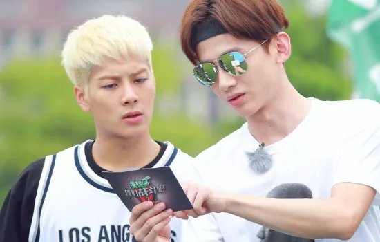 王嘉尔回复白敬亭说我爱你，他们俩还有哪些有趣互动？