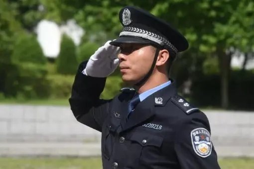 人民日报评网络虚假流量，你觉得怎么样才能改变这种现象？