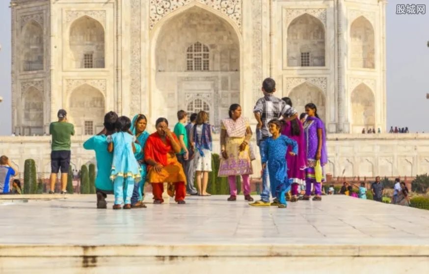 游客在印度上空拍到天使 一清二楚天上飞