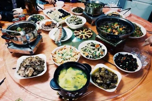 大连全市恢复群体性聚餐经营活动，你如何看待这一行为？