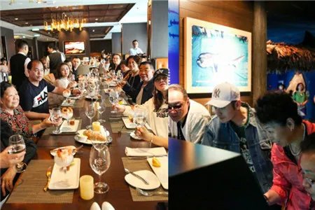 遇黄晓明游迪士尼 微博晒父母旅游照片