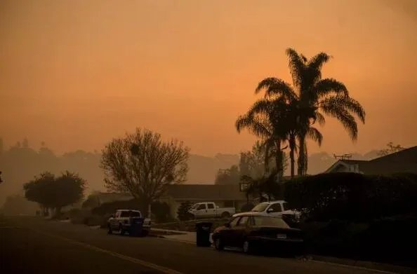 美加州大火再升级 燃烧面积已达23万英亩