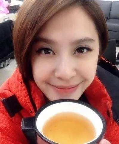 黄小柔为什么人缘这么好 黄小柔老公王睿干嘛的