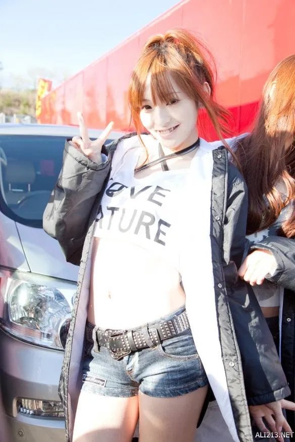 每日福利大放送 长腿模特佐藤かよ大秀惹火身材