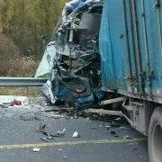 吉林2辆货车相撞致18人死亡，该起事故到底是谁的责任？