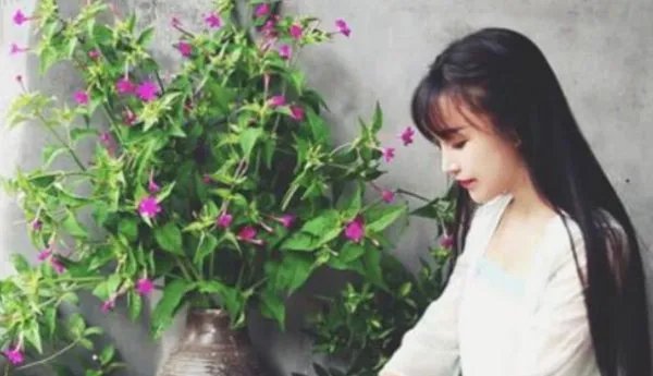 关于李子柒品牌螺蛳粉吃出刀片一事，她本人是咋回应的？