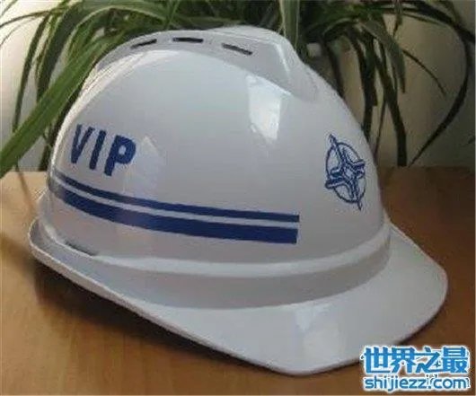 领导工地合影被碾压，究竟是意外还是人为 