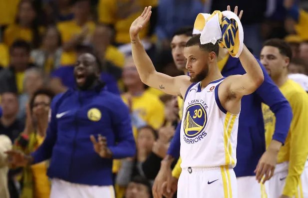 库里和帕金斯之间发生了什么？