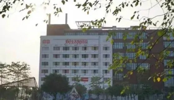 广州现巨型楼体日历告别，你觉得这样的告别方式有仪式感吗？