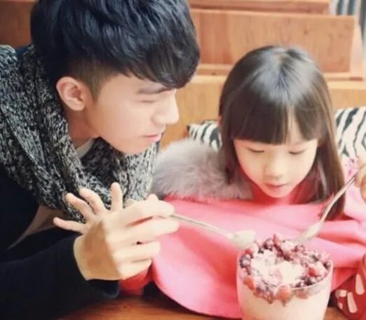 非常完美吴大伟遭拒绝 微博晒与妹妹合照获中国好哥哥称号