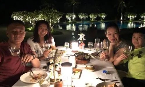 卢芳怎么为胡军庆生的？