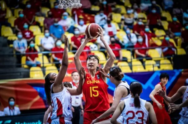 女篮亚洲杯中国队获亚军，如何评价中国女篮的表现？