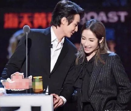 萧亚轩男友吐血送医是怎么回事 萧亚轩男友吐血送医是什么情况