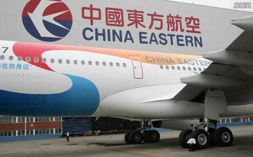 东航客舱部经理倪高平陪睡老总？露骨聊天系捏造