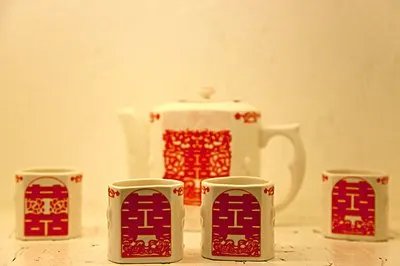 从小带大的孙女中秋远嫁，爷爷抓着手泪流满面！爷孙俩感情为啥这么好？