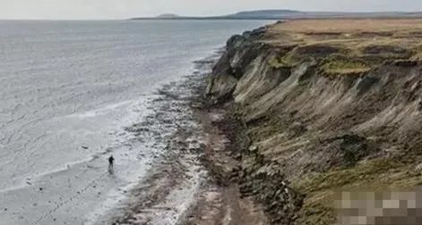 农民海边挖土 竟挖出巨额财富（图）